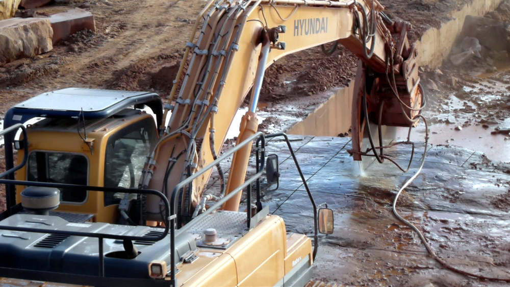 Large blade saws with high-performance built in for High-productivity for block cutting and time-critical excavations