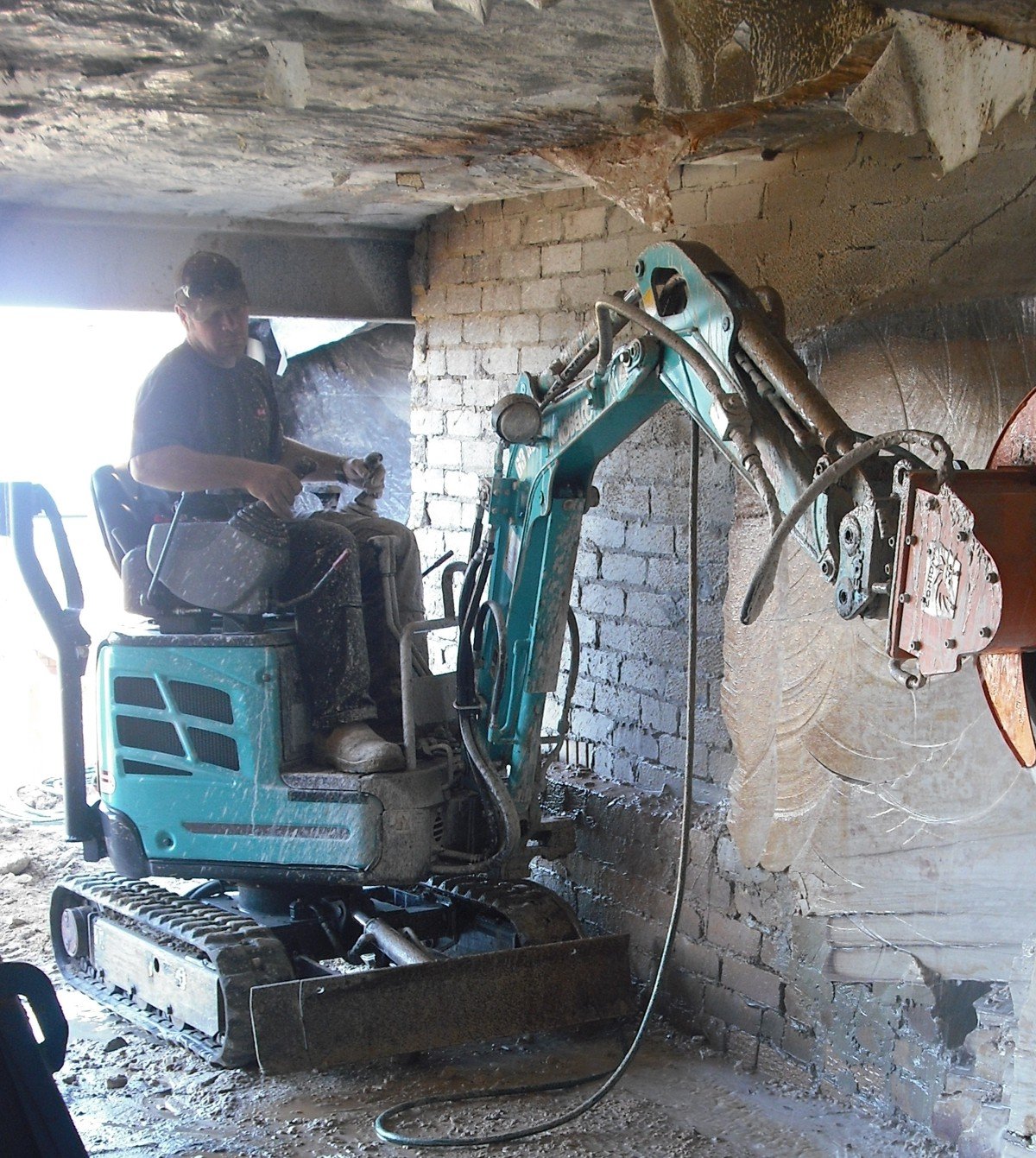 D1S cutting sandstone under house