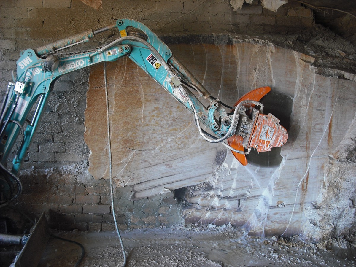 D1S cutting sandstone under house